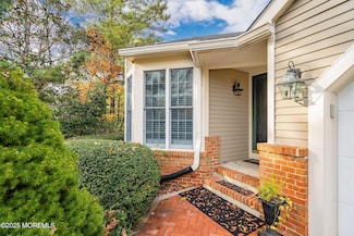 172 Woods End Dr, Little Silver, NJ 07739