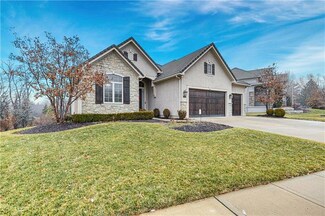 6190 Southlake Dr, Parkville, MO 64152