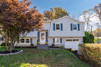 21 Schooner Ln, Meriden, CT 06451