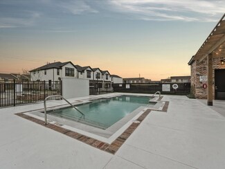 9213 Washington Dr, Houston, TX 77063