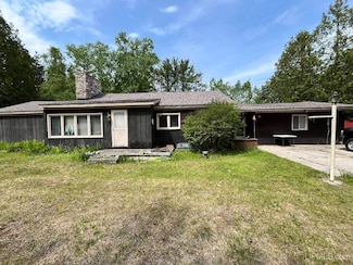 943 Shunk Rd, Manistique, MI 49854