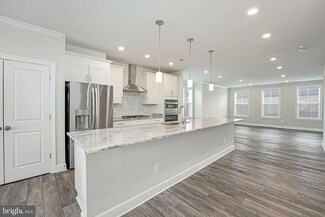14985 River Walk Way, Woodbridge, VA 22191