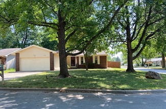 3338 S Roanoke Ave, Springfield, MO 65807