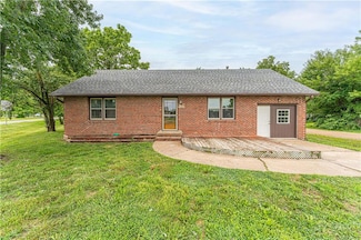 202 W Henry St, Green Ridge, MO 65332