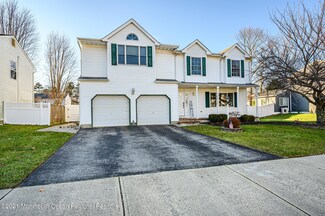 17 Hialeah Ct, Howell, NJ 07731
