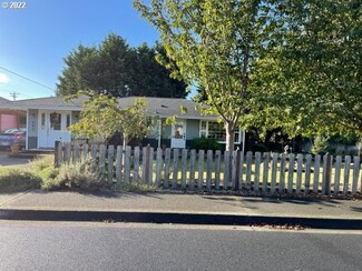 407 Maple St, Brookings, OR 97415