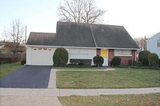 46 Long Loop Rd, Levittown, PA 19056