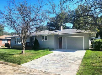 535 N Chestnut St, Platteville, WI 53818