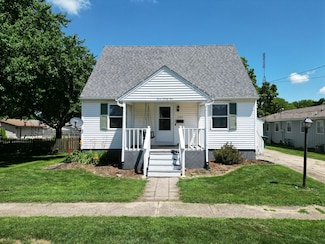325 W 2nd St, El Paso, IL 61738