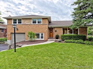 1620 E Thomas Rd, Wheaton, IL 60187