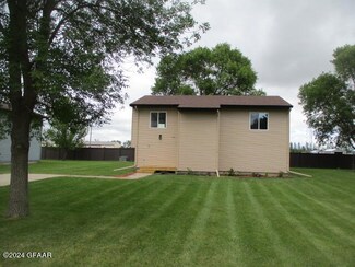 506 Kiwanis Dr, Hillsboro, ND 58045