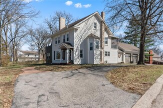 1013 Old Time Dr, Excelsior Springs, MO 64024