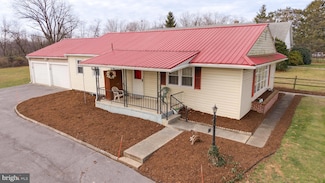 612 Lindia Dr, Chambersburg, PA 17202