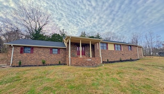 220 Peytons Creek Rd, Pleasant Shade, TN 37145