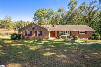 1064 Lakeview Dr, Laurens, SC 29360