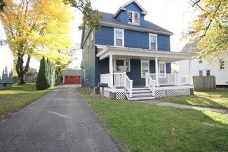 52 Riddell St, Greenfield, MA 01301