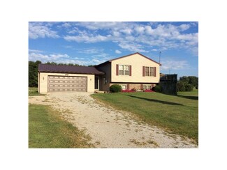 6648 S Chapel Ln, Campbellsburg, IN 47108