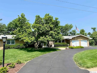 8406 N 47th St, Omaha, NE 68152