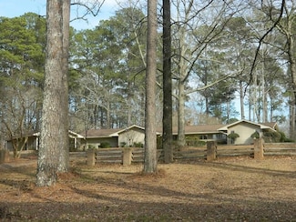 2656 Old West Point Rd, Starkville, MS 39759