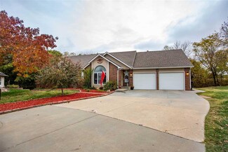 2002 Cat Creek Cir, Wamego, KS 66547