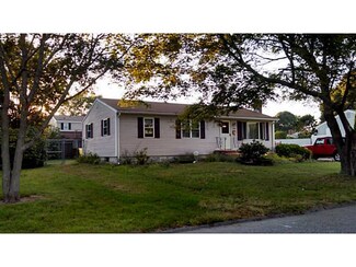 107 Moccasin Dr, Warwick, RI 02889