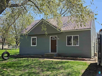 904 6th St SW, Pipestone, MN 56164