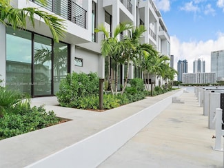 4004 NE 167th St, North Miami Beach, FL 33160