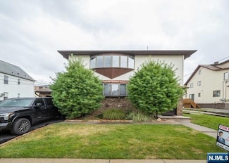28 Scudder St, Garfield, NJ 07026