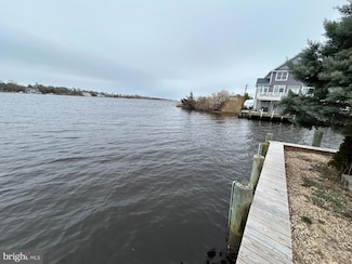 825 Oxgoose Dr, Lanoka Harbor, NJ 08734