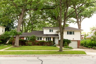 836 N Waiola Ave, La Grange Park, IL 60526