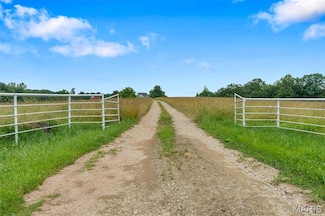 8451 Red Oak Rd, Gerald, MO 63037