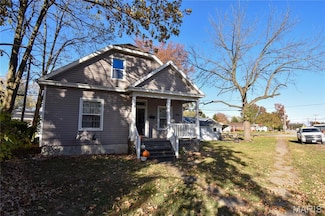 619 E Main St, Staunton, IL 62088