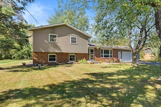 1552 Agnes Dr, Stevens Point, WI 54482