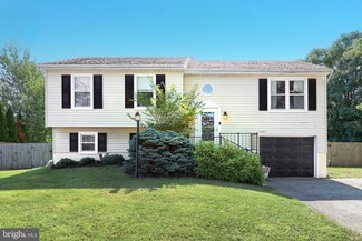 3045 Muirfield Rd, Dover, PA 17315