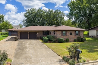 1107 N 4th St, Paris, AR 72855