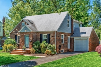 42 Iroquois Rd, Cranford, NJ 07016