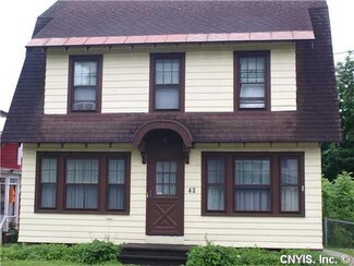 42 Clinton St, Tully, NY 13159