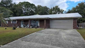 833 Bilglade Dr, Biloxi, MS 39532