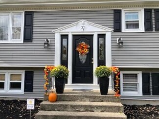 25 Swallow Dr, Cranston, RI 02920
