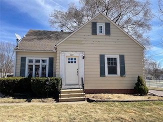 3201 Oxford St, Des Moines, IA 50313