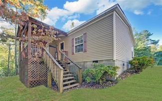 272 Crepe Myrtle St, Mount Airy, GA 30563