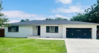 204 Country Club Ln, Levelland, TX 79336