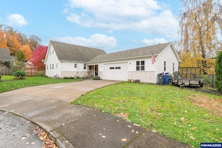 704 Cliff Ct, Silverton, OR 97381