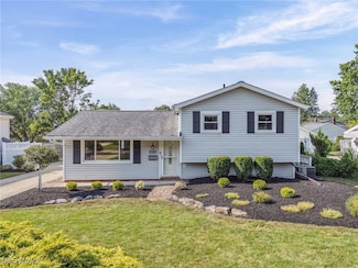 24875 Fawn Dr, North Olmsted, OH 44070