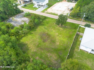 120 Lafitte Dr, Waveland, MS 39576