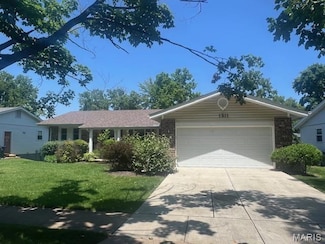 1211 Dorne Dr, Ballwin, MO 63021