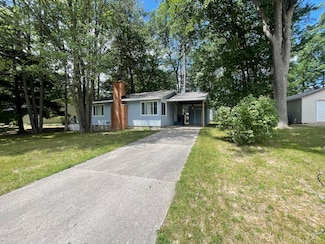 104 Ridgewood Dr, Prudenville, MI 48651