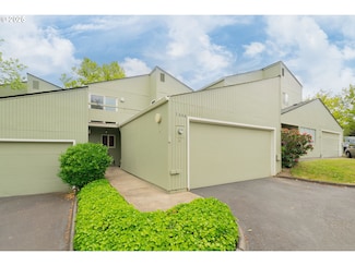 1664 NW Rolling Hill Dr Unit 352, Beaverton, OR 97006