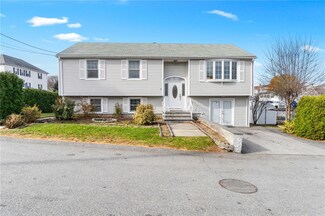 11 Dundee St, Fall River, MA 02721