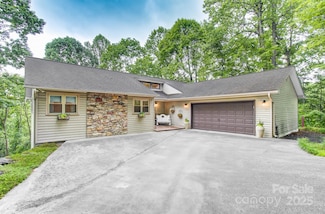 110 Spring Path, Hendersonville, NC 28739